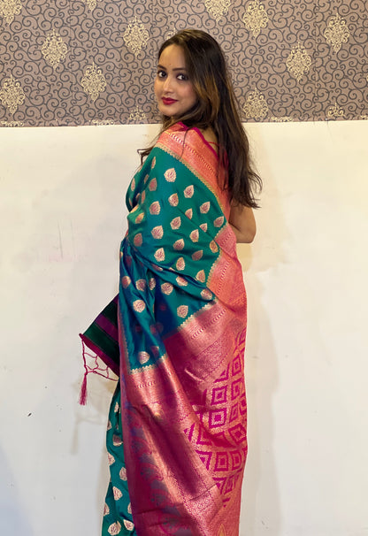 Green Pink Soft Silk Contrast Zari Woven Saree